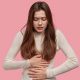 Ragazzina con il mal di pancia per mestruazioni